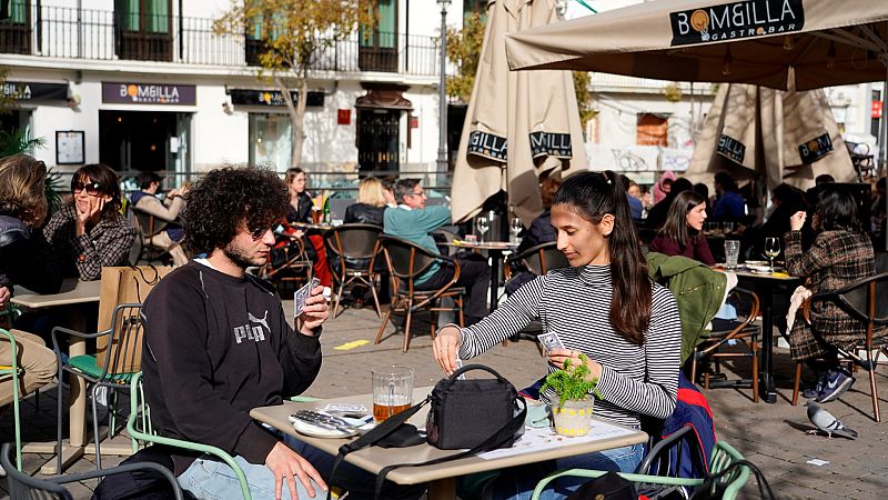 Madrid retrasará el toque de queda y flexibilizará el horario de la hostelería desde el 18 de febrero si los datos mejoran