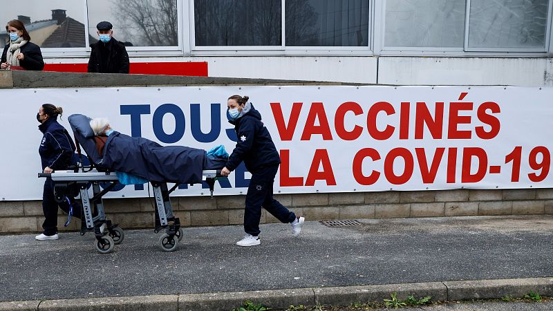 Francia, primer país en recomendar una sola dosis de vacuna para las personas que hayan pasado la COVID-19