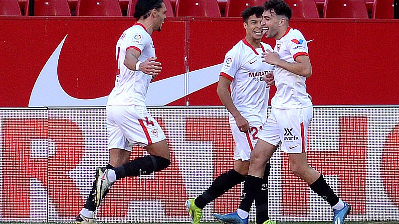 El Sevilla mantiene su racha con un triunfo por la mínima ante el Huesca