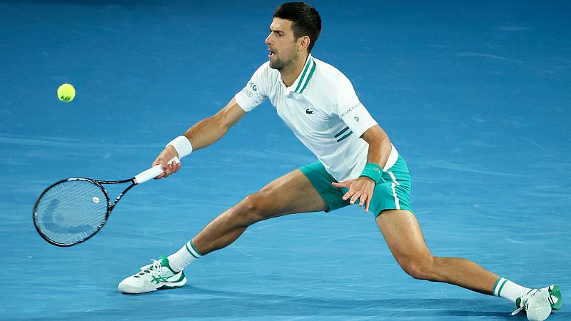Djokovic se sobrepone a sus problemas y se cita con Zverev en cuartos