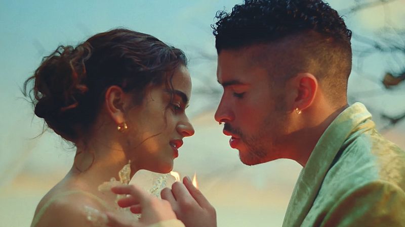 Bad Bunny y Rosalía baten el récord de San Valentín con el videoclip de "La noche de anoche"