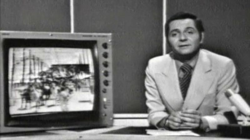 Del teléfono y la cortina a la realidad virtual: así ha cambiado el plató del Telediario en seis décadas