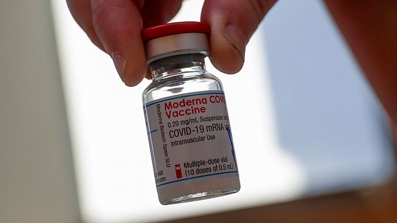 Moderna reduce los envíos a España y trastoca los planes de vacunación de Sanidad