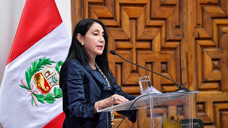 Escándalo en Perú por la vacunación indebida del expresidente y dos ministras
