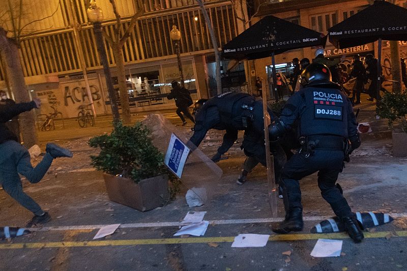 Una joven pierde el ojo en las protestas de Barcelona por el encarcelamiento de Hasel