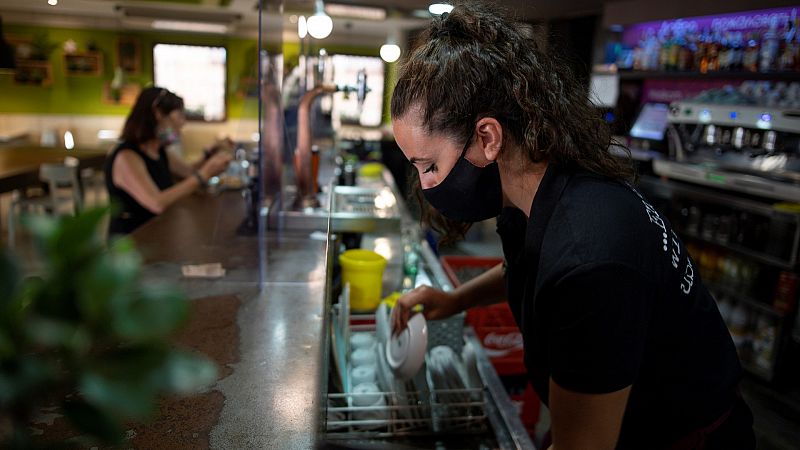 El número de trabajadores en ERTE asciende a 878.000 a principios de febrero por las restricciones