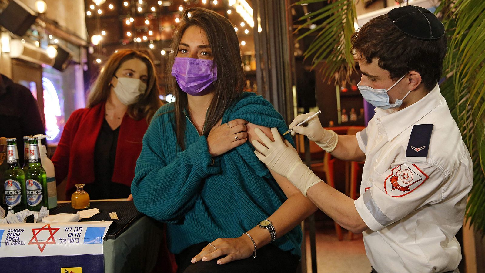 Coronavirus - La vacuna Pfizer, efectiva al 85% con una dosis, según un estudio - Telediario 1 | Ver