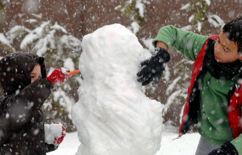 La nieve mantiene cortados una veintena de puertos de la red secundaria