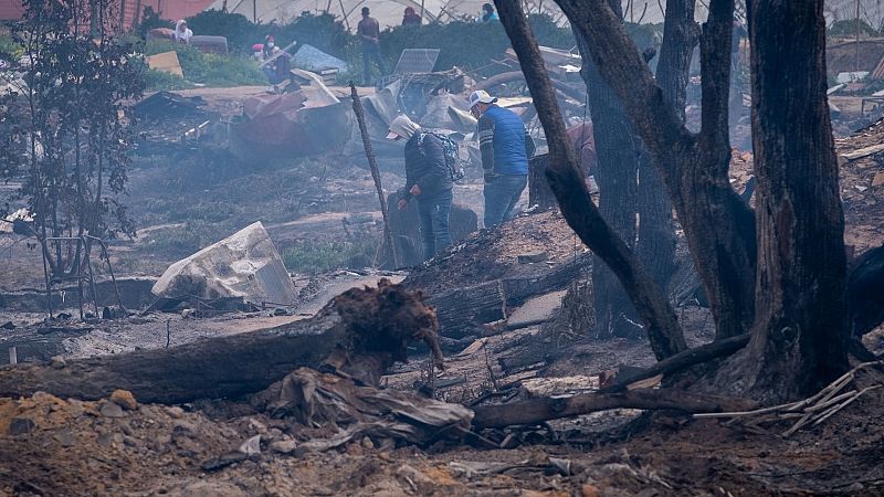 Un incendio arrasa un poblado chabolista en Palos de la Frontera, Huelva