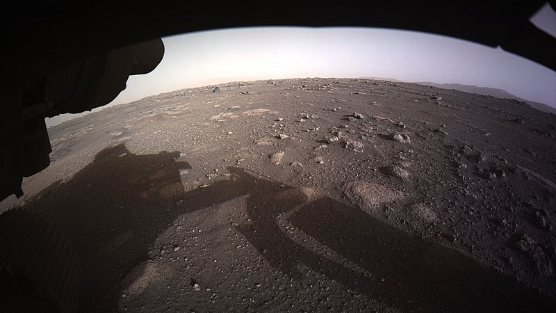La NASA muestra las primeras imágenes en color de Marte
