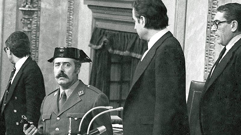 Los testigos del 23F: "Tejero me miró con el dedo en el gatillo"