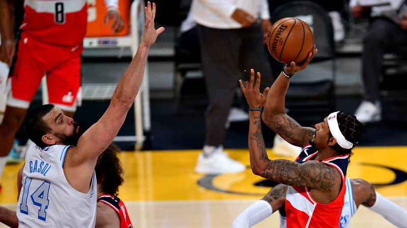 Los Lakers agudizan su crisis perdiendo en la prórroga con los Wizards