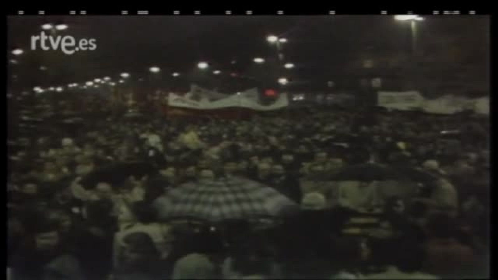 Arxiu TVE Catalunya - Manifestació a favor de la democràcia i contra el cop d'estat del 23F