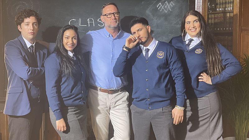Omar Montes y Dakota, protagonistas del hilarante anuncio de 'El Internado: Las Cumbres'