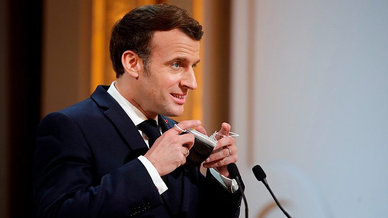 El reto de Macron a dos 'youtubers': enseñar a los jóvenes a protegerse de la COVID y lograr 10 millones de visitas