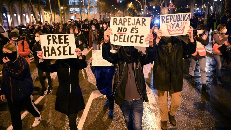 Tres detenidos y pequeños incidentes en el séptimo día de protestas en Barcelona a favor de la libertad de Pablo Hasel