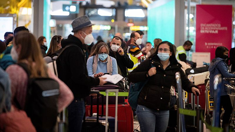 Aena pierde 126,8 millones, sus primeros 'números rojos' desde 2012, y sus ingresos caen a la mitad por la COVID