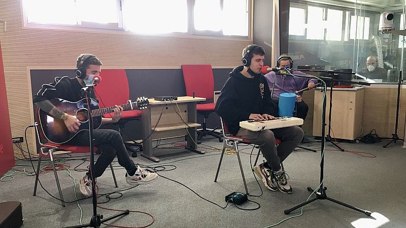 La locura de Stay Homas se transforma en 'Agua'