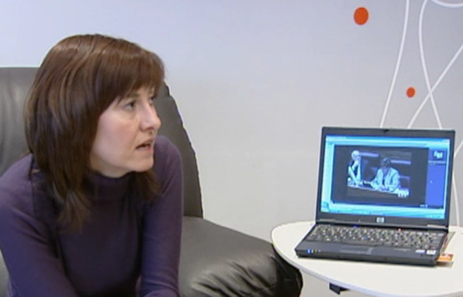 La diputada socialista en las Cortes Valencianas, Mercedes Sanchordi, ha votado hoy, vía internet y desde casa | Ver