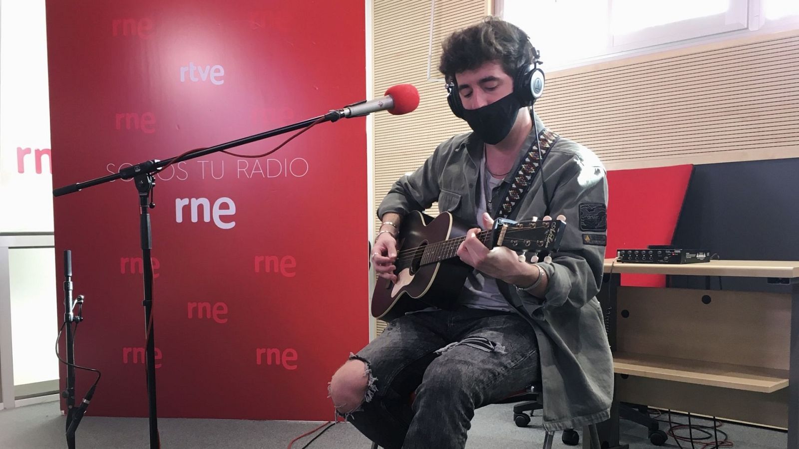 Tarde lo que tarde - Alex Wall: "Me inspiro con la oscuridad" - Escuchar ahora