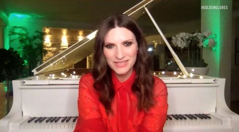 Laura Pausini dedica el premio a la "maravillosa" Sofía Loren y ... a sí misma