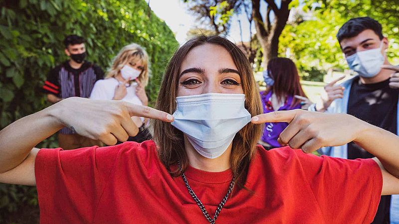 ¿Cómo nos divertimos los jóvenes sin poder salir de noche?