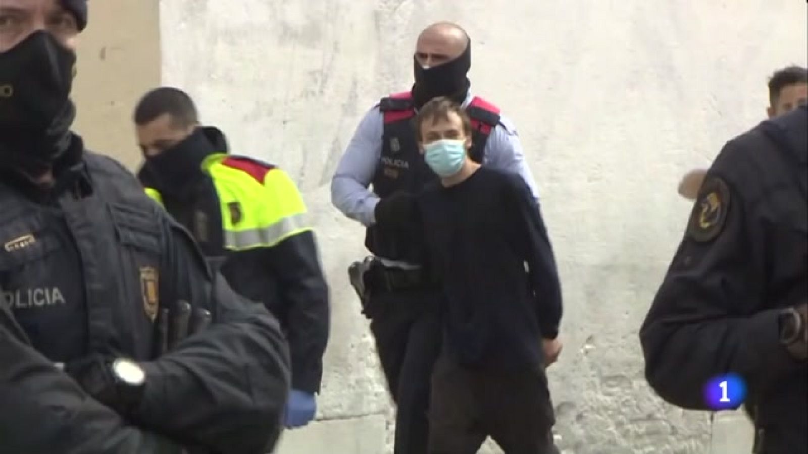 Presó provisional pels 8 detinguts acusats de la crema de la Guàrdia Urbana