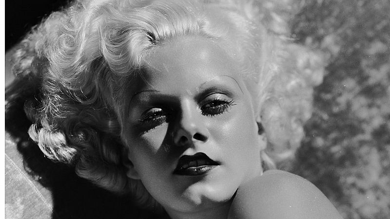 Jean Harlow fue la primera rubia platino del cine y la protagonista de su propia tragedia