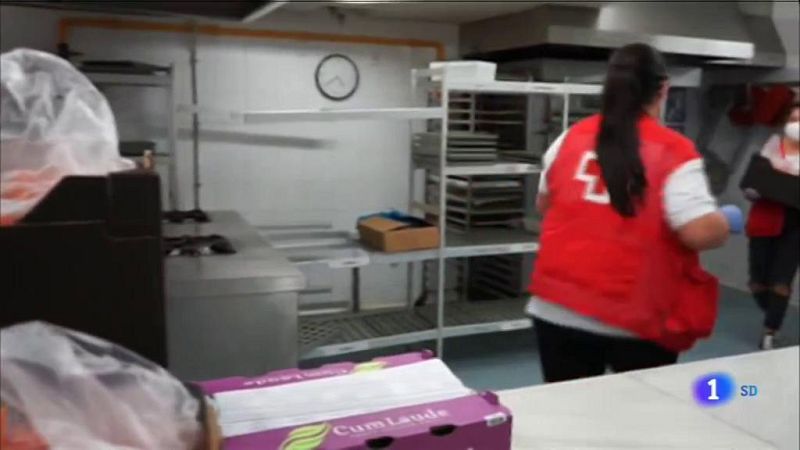 El 48% de les persones desocupades ateses per la Creu Roja ho són per la pandèmia