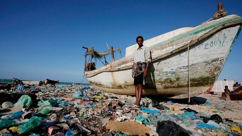 Mueren 20 migrantes arrojados al mar por traficantes en la costa de Yibuti