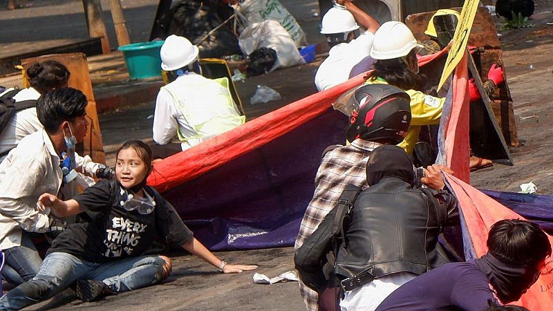 La muerte de Angel, la joven con la camiseta del 'Everything will be ok', símbolo de la represión en Birmania