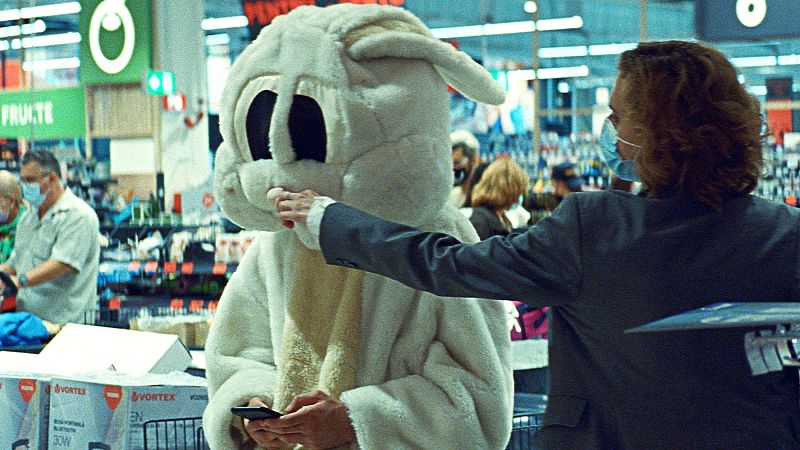 La película rumana 'Bad Luck Banging or Loony Porn', gana el Oso de Oro de la Berlinale