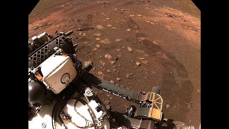El rover Perseverance recorre sus primeros metros en la superficie de Marte