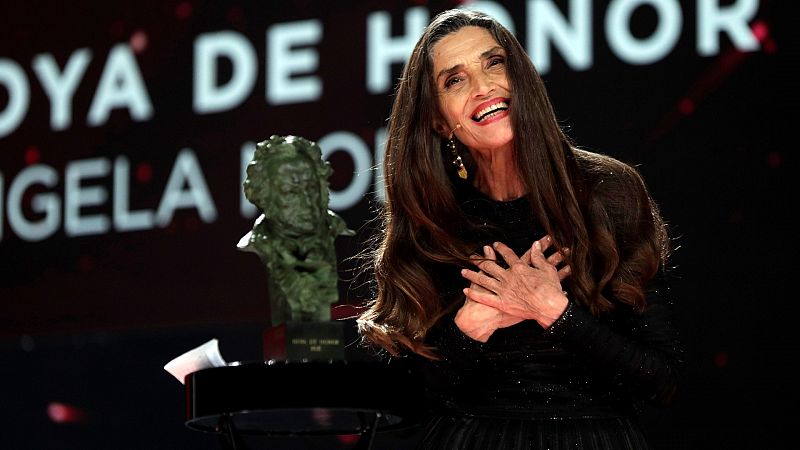 Ángela Molina emociona con su Goya de Honor: "Quizás la vida se parezca al cine, no se disfruta sin los demás"