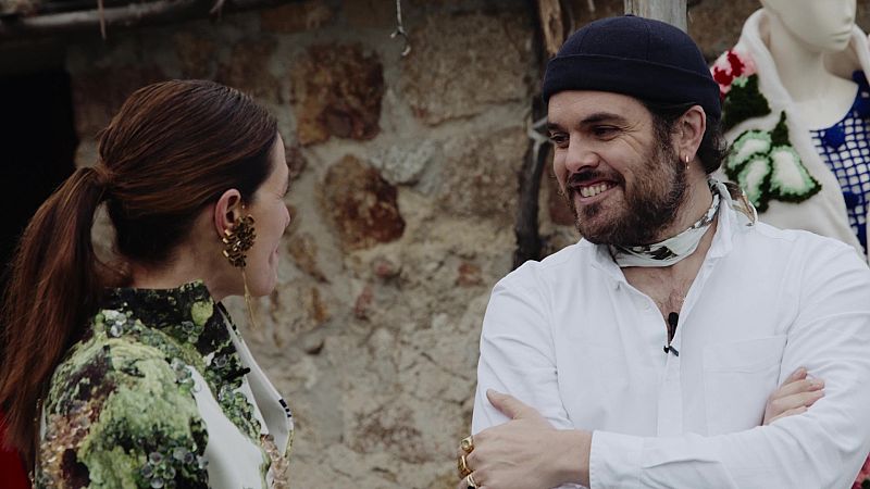 Leandro Cano, el modista que cose inspirado por las mujeres de su vida: su hermana, su madre y su abuela