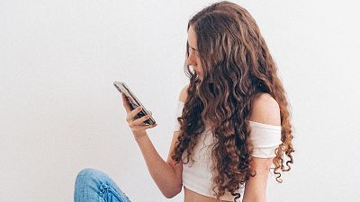 �Sab�as que el uso prolongado del m�vil puede estropear la piel del cuello?