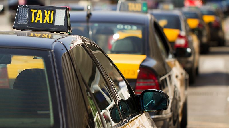 Uber vuelve a las calles de Barcelona a partir del próximo martes con 350 taxistas