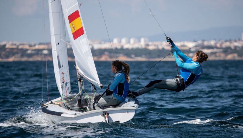 Silvia Mas y Patricia Cantero siguen líderes del Mundial de 470 de vela