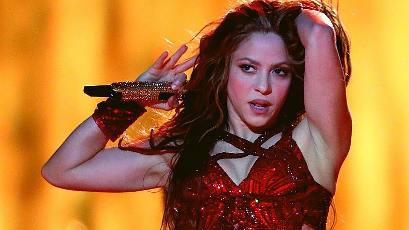 Shakira recibe insultos de unos ultras del fútbol con esta pancarta machista