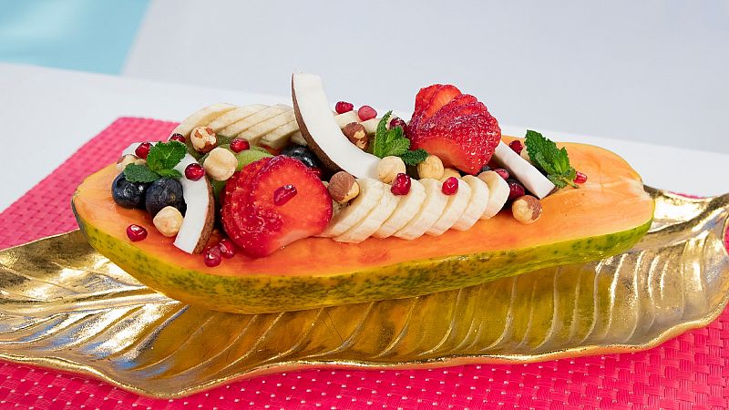 Ensalada de papaya, menta y avellanas