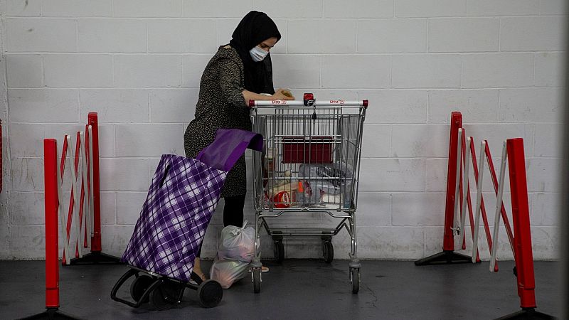 Mujer, 44 años, desempleada y con hijos: así es el nuevo perfil de la pobreza en España