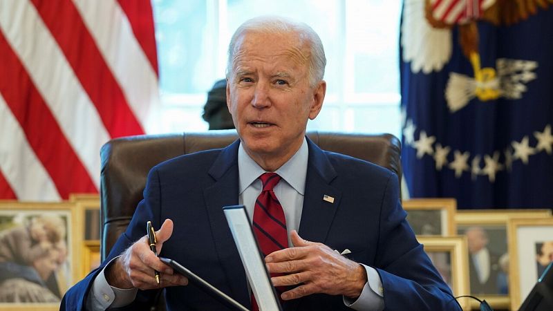 Biden firma el tercer rescate fiscal en EE.UU. contra la pandemia