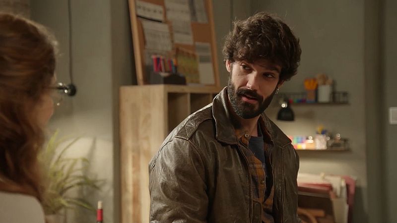 Julia consigue reabrir el taller que perteneció a Carmen y emociona a los vecinos