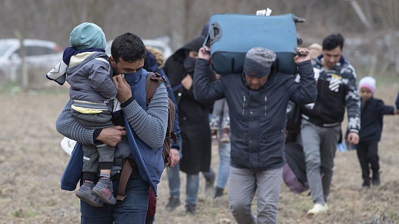 "Nadie quiere ser refugiado": el retrato de seis sirios en Europa
