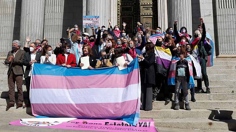 Seis partidos registran una proposición de 'ley trans' en el Congreso ante el bloqueo en el Gobierno