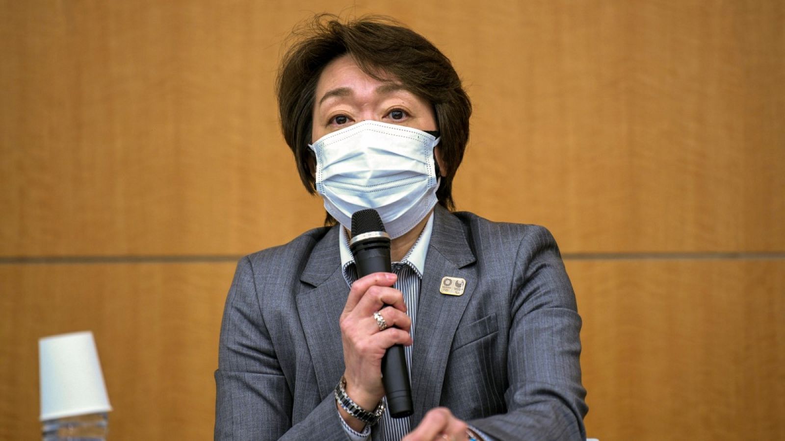 video:Dimisión del Director Artístico de Tokio 2020