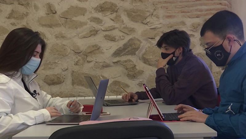 Un espacio de coworking ayuda a fijar población en Villafranca de la Sierra