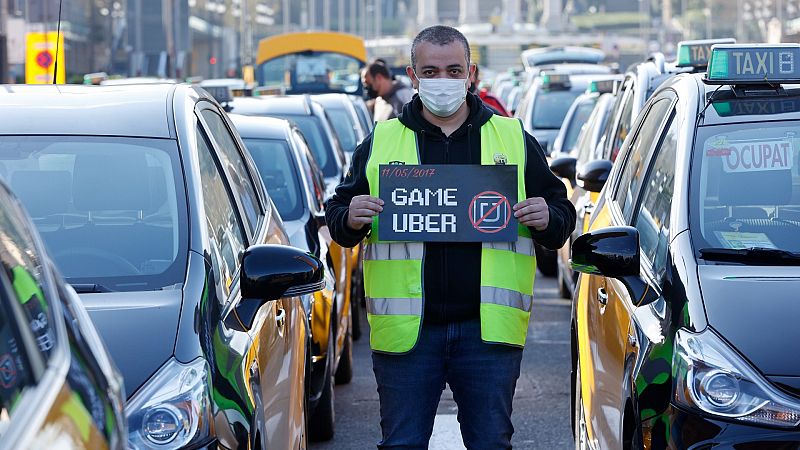 El sector del Taxi de Barcelona se opone al regreso de Uber a la ciudad con una manifestación multitudinaria