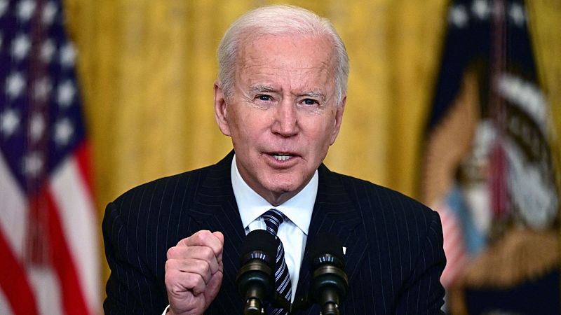 Biden anuncia que su gobierno alcanzará este viernes las 100 millones de dosis de la vacuna contra la COVID-19