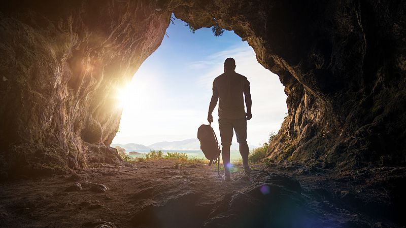 Una cueva, 15 personas y un mes a oscuras: así es el experimento que probará lo que ocurre cuando el tiempo desaparece de nuestras vidas